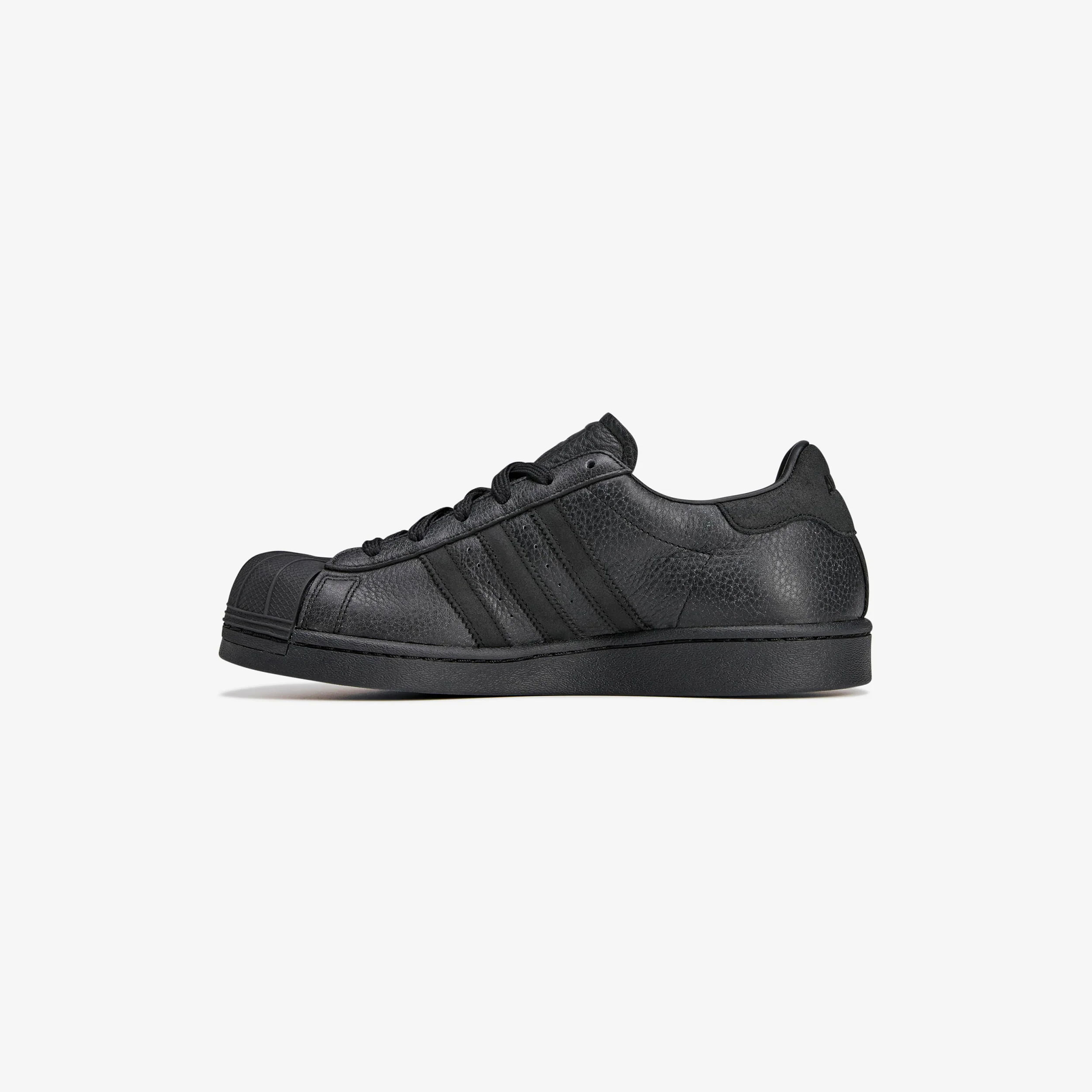 Wmns Superstar x Avavav - Image 2