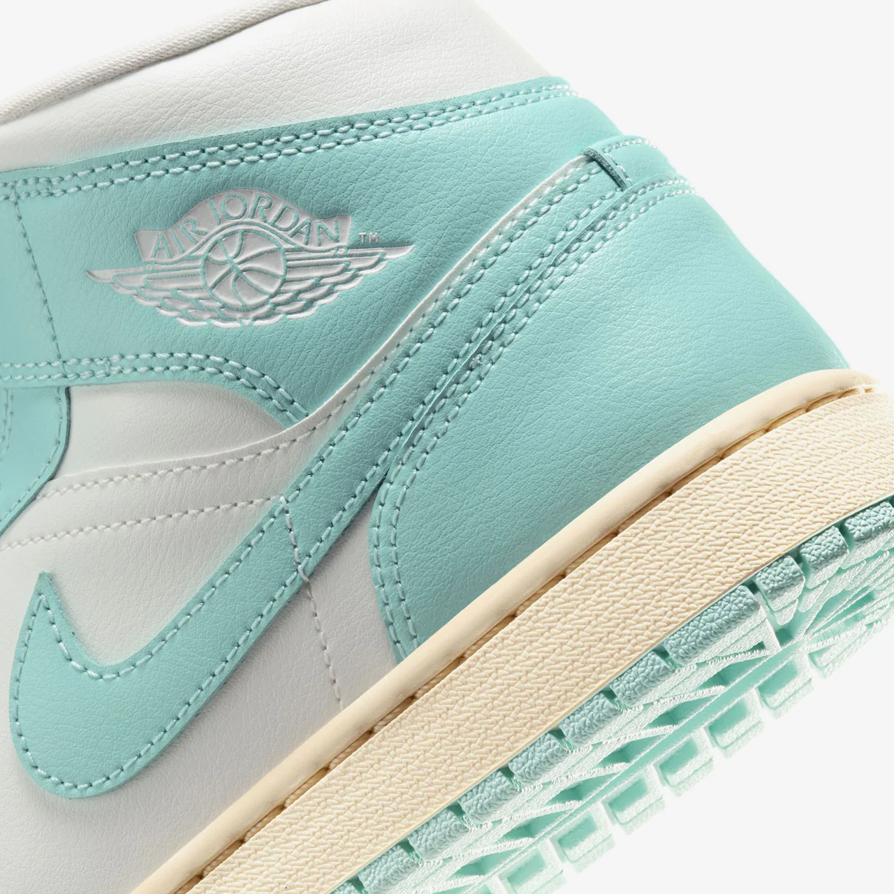 Wmns Air Jordan 1 Mid - Image 8