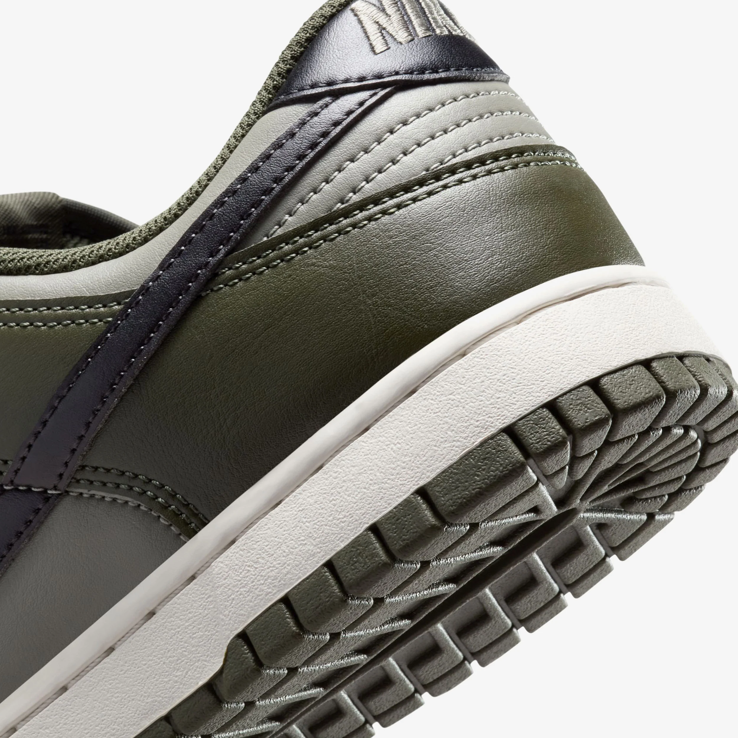 Dunk Low Retro - Image 8